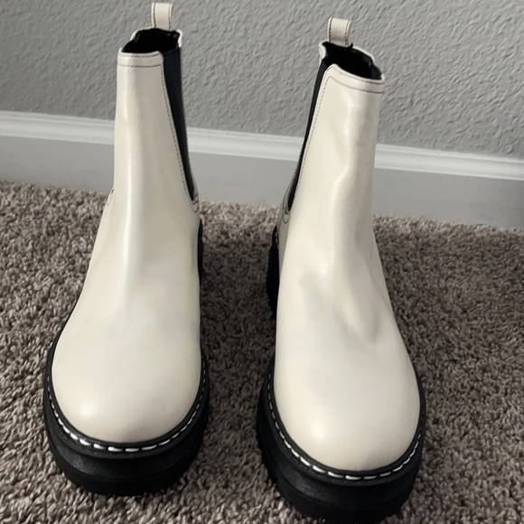 Marc Fisher Shoes - Marc Fisher Chelsea Boot in White Leather 8 1/2 color white and black